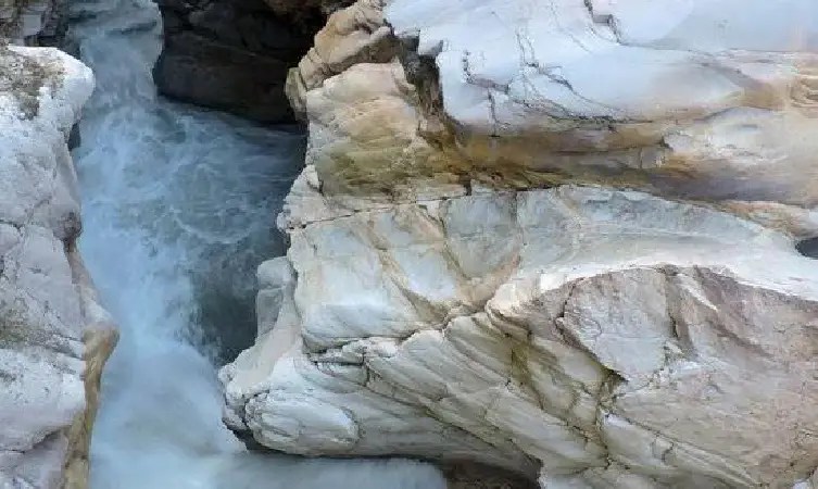 premium hotel in gangotri